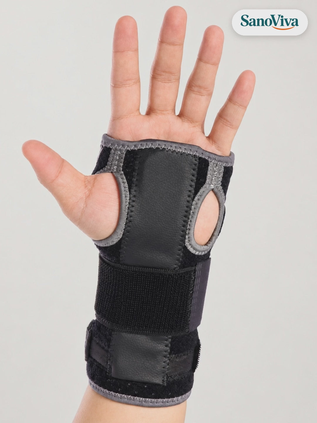 Orteză pentru încheietură cu atelă metalică, purtată